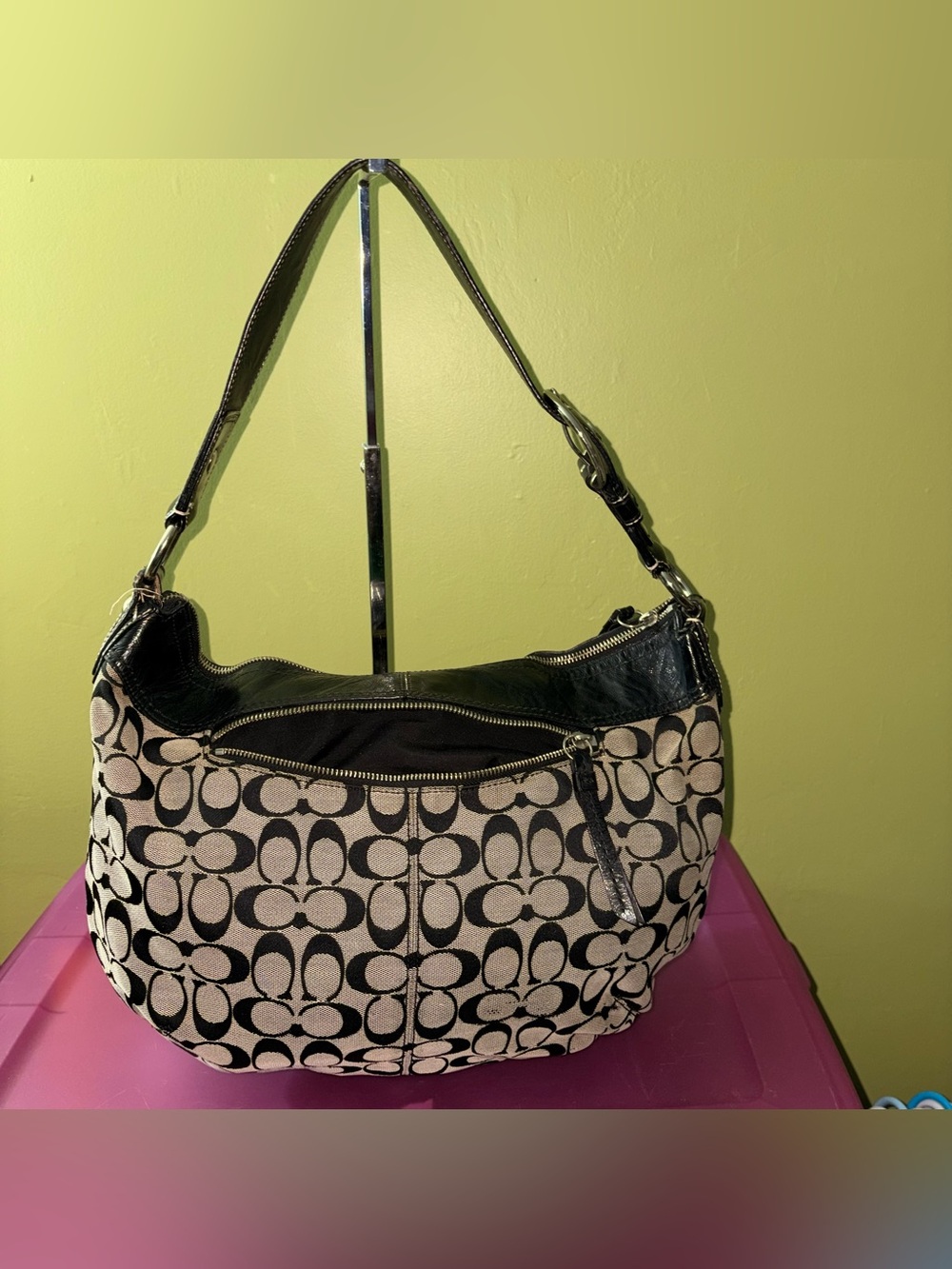 Vintage Coach Soho Pleated
Signature C Hobo Bag Canvas &
Leather Black Khaki - Picture 8 of 13